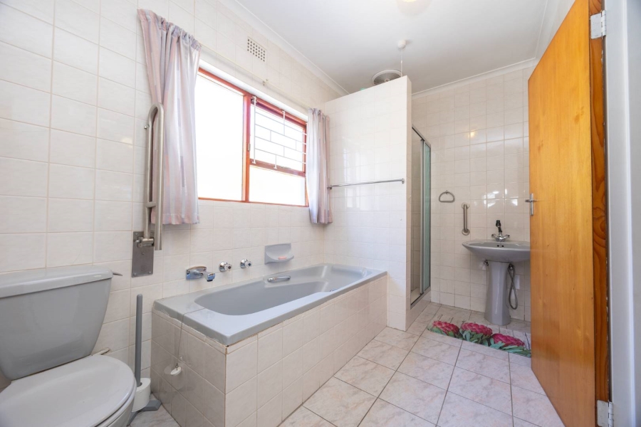 6 Bedroom Property for Sale in Goodwood Estate Western Cape